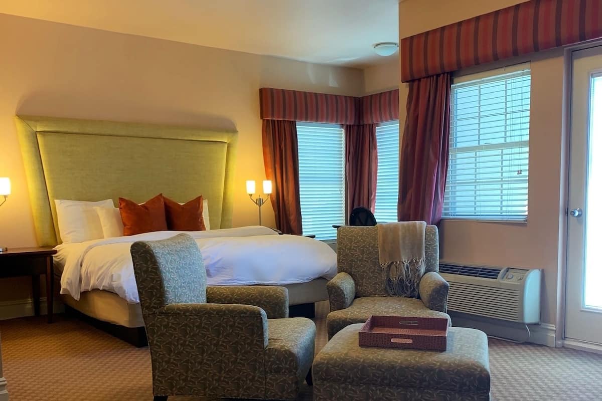 Parlour King Room (Accessible) | Premium bedding, down comforters, in-room safe, desk