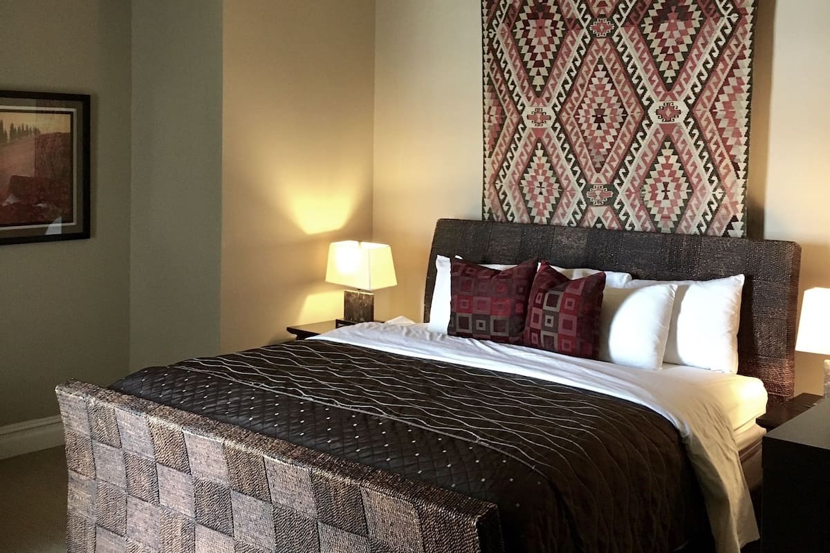 Executive Suite, 1 King Bed | Premium bedding, down comforters, in-room safe, desk