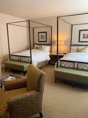 Premium bedding, down duvets, in-room safe, individually decorated - Blue Bay Inn (Atlantic Highlands)