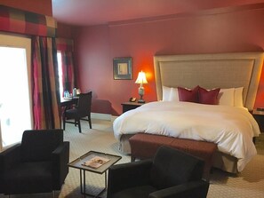 Premium bedding, down comforters, in-room safe, individually decorated