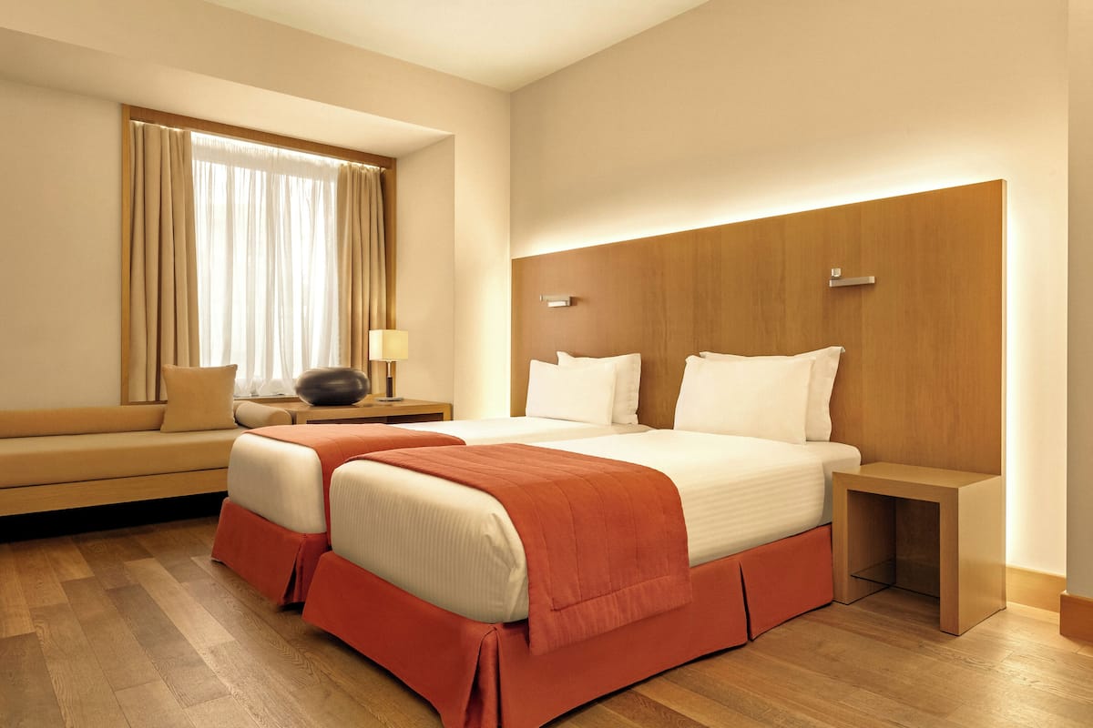 Standard Twin Room, Accessible ( Mobility) | 高級寢具、羽絨被、客房內保險箱、書桌