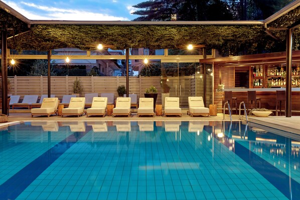 Seasonal outdoor pool, pool loungers, lifeguards on site
