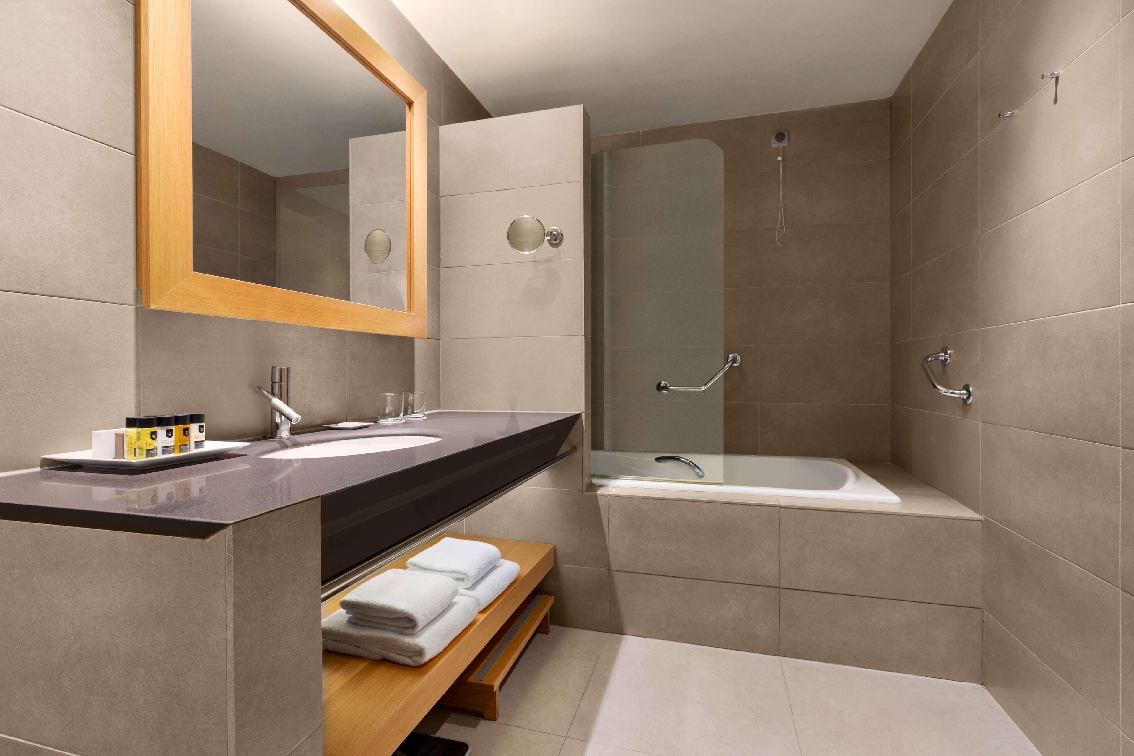 Superior Double Room | Bathroom