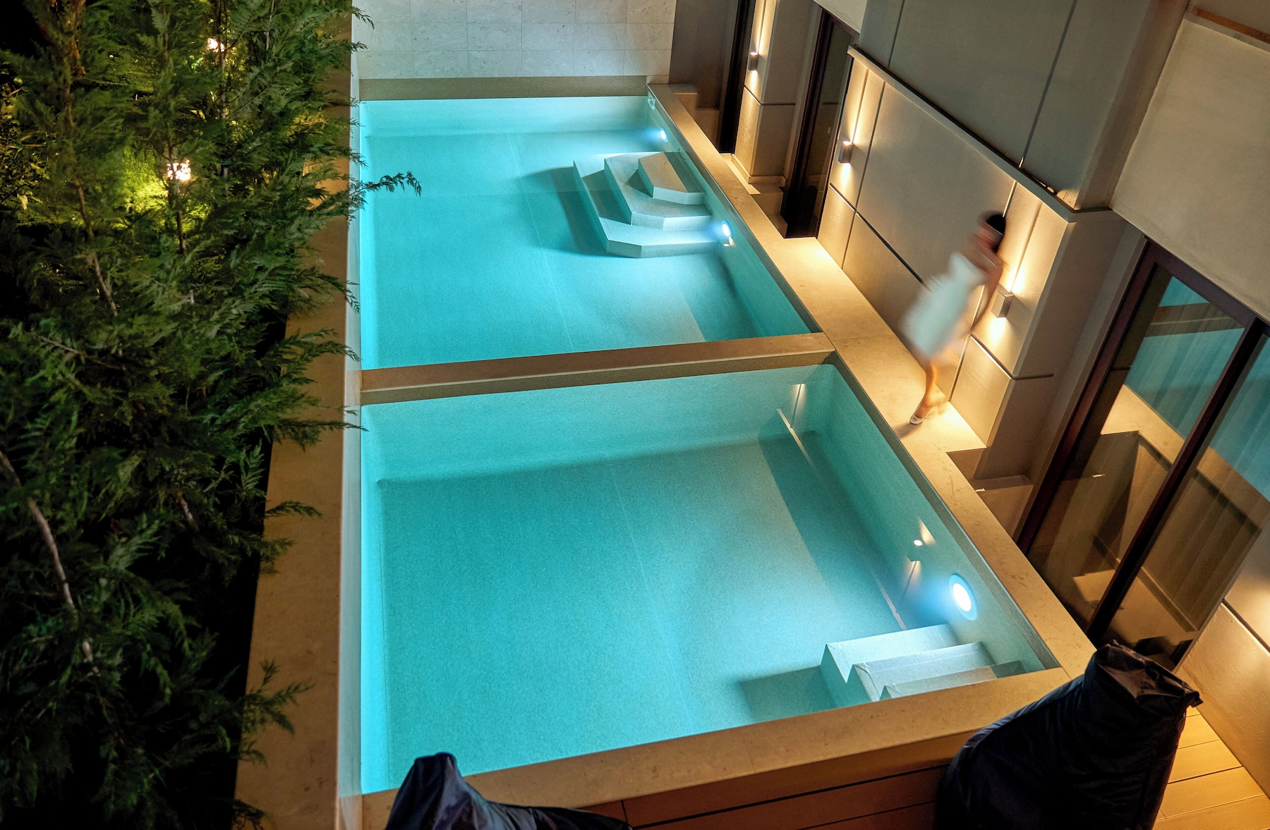 Seasonal outdoor pool, pool loungers, lifeguards on site