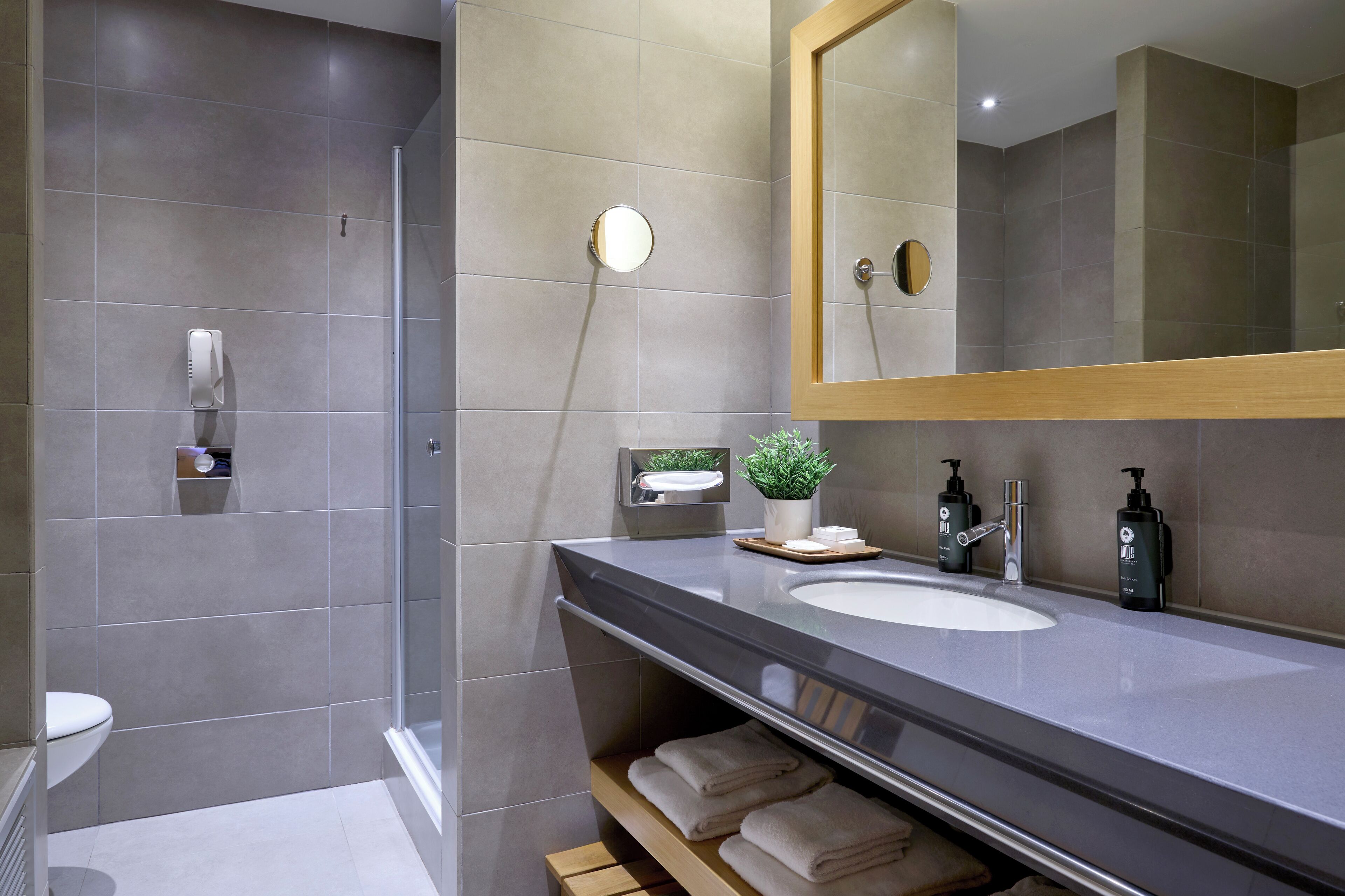 suite (lazart) | bathroom | free toiletries, hair dryer, slippers, towels