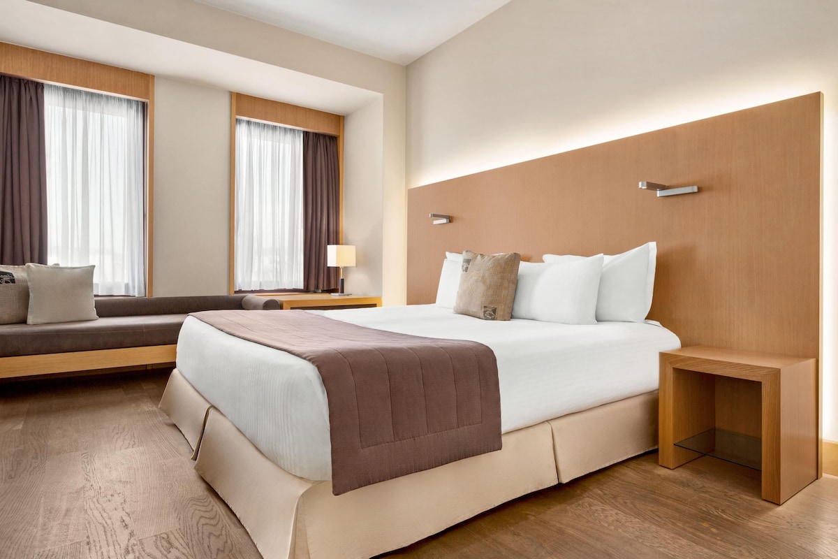 Suite (Lazart) | Premium bedding, down comforters, in-room safe, desk