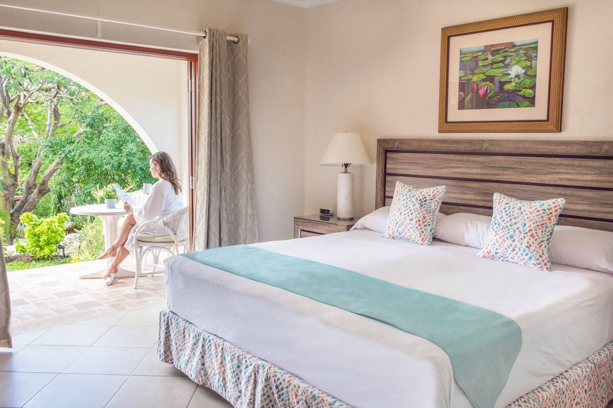 In-room safe, individually furnished, iron/ironing board, bed sheets