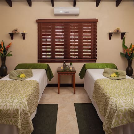 Couples treatment rooms, hot tub, steam room, body treatments