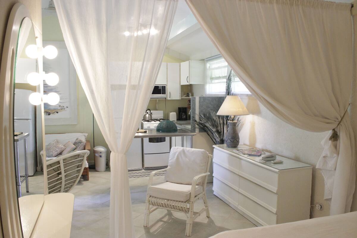 Superior Apartment | Iron/ironing board (on request), WiFi (free), individually decorated