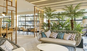 Lobby sitting area - Hotel ILUNION Fuengirola (Fuengirola)