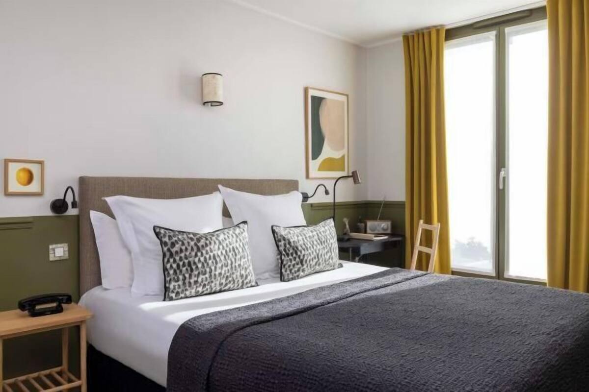 Hochwertige Bettwaren, Zimmersafe, Schreibtisch, schallisolierte Zimmer