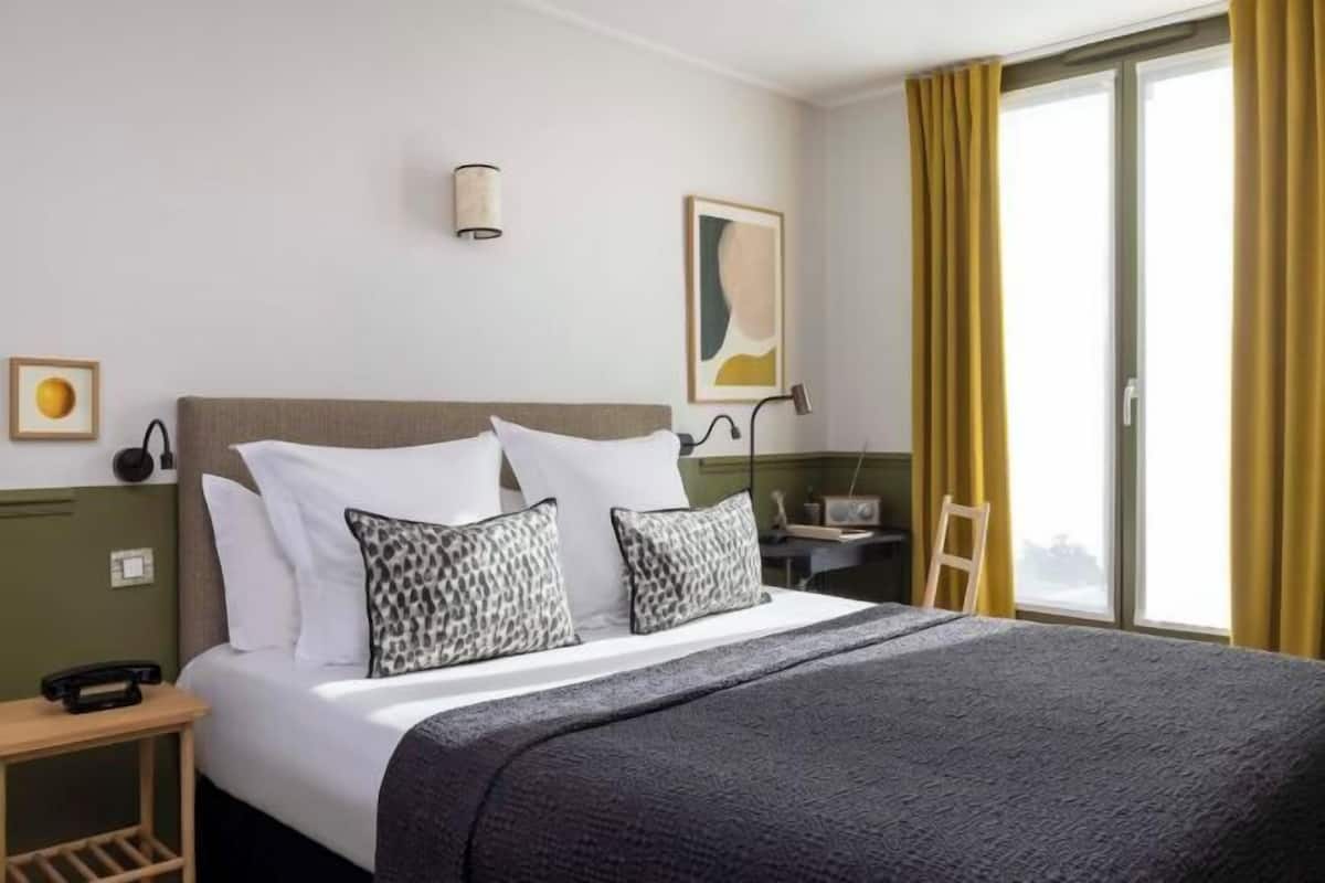 Premium bedding, in-room safe, desk, soundproofing
