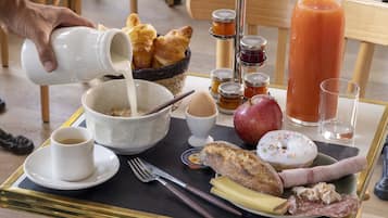 Petit déjeuner continental servi tous les jours en supplément