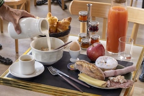 Daily continental breakfast for a fee - Le Petit Beaumarchais Hotel & Spa (Paris)