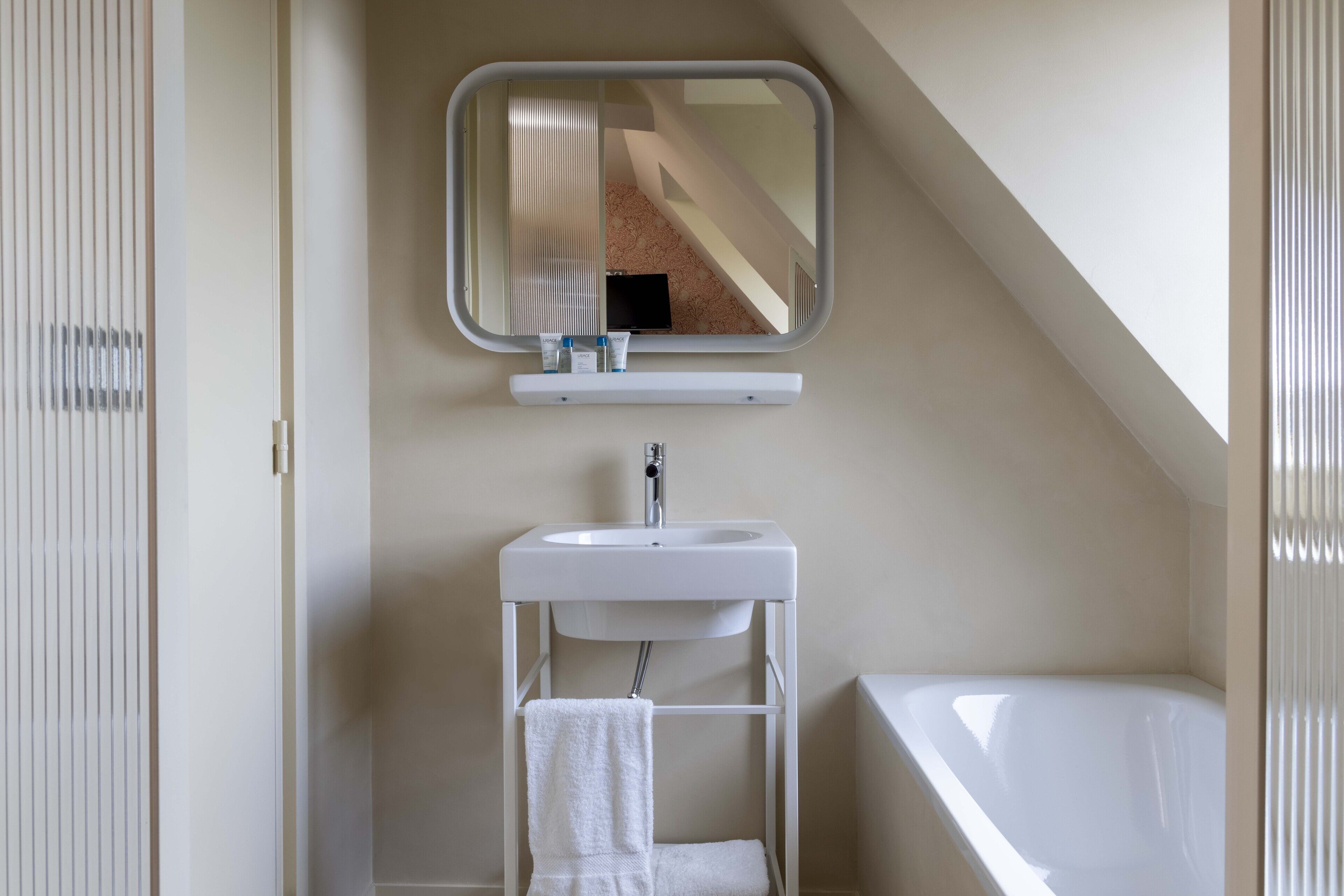 single room with spa access | bathroom | shower, free toiletries, hair dryer, bathrobes