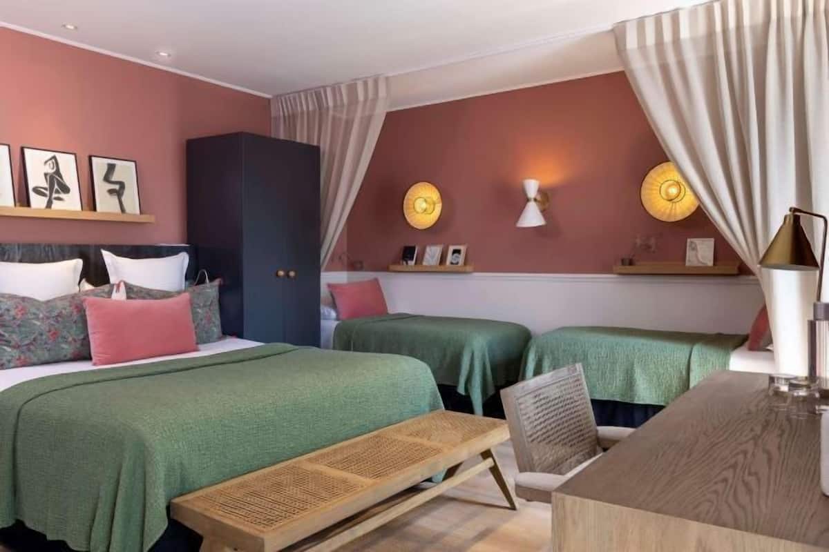 Hochwertige Bettwaren, Zimmersafe, Schreibtisch, schallisolierte Zimmer