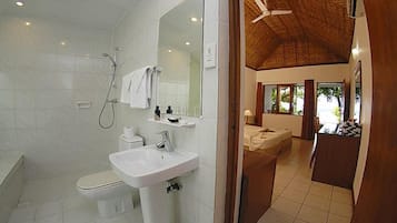 Buồng tắm vòi sen, máy sấy tóc