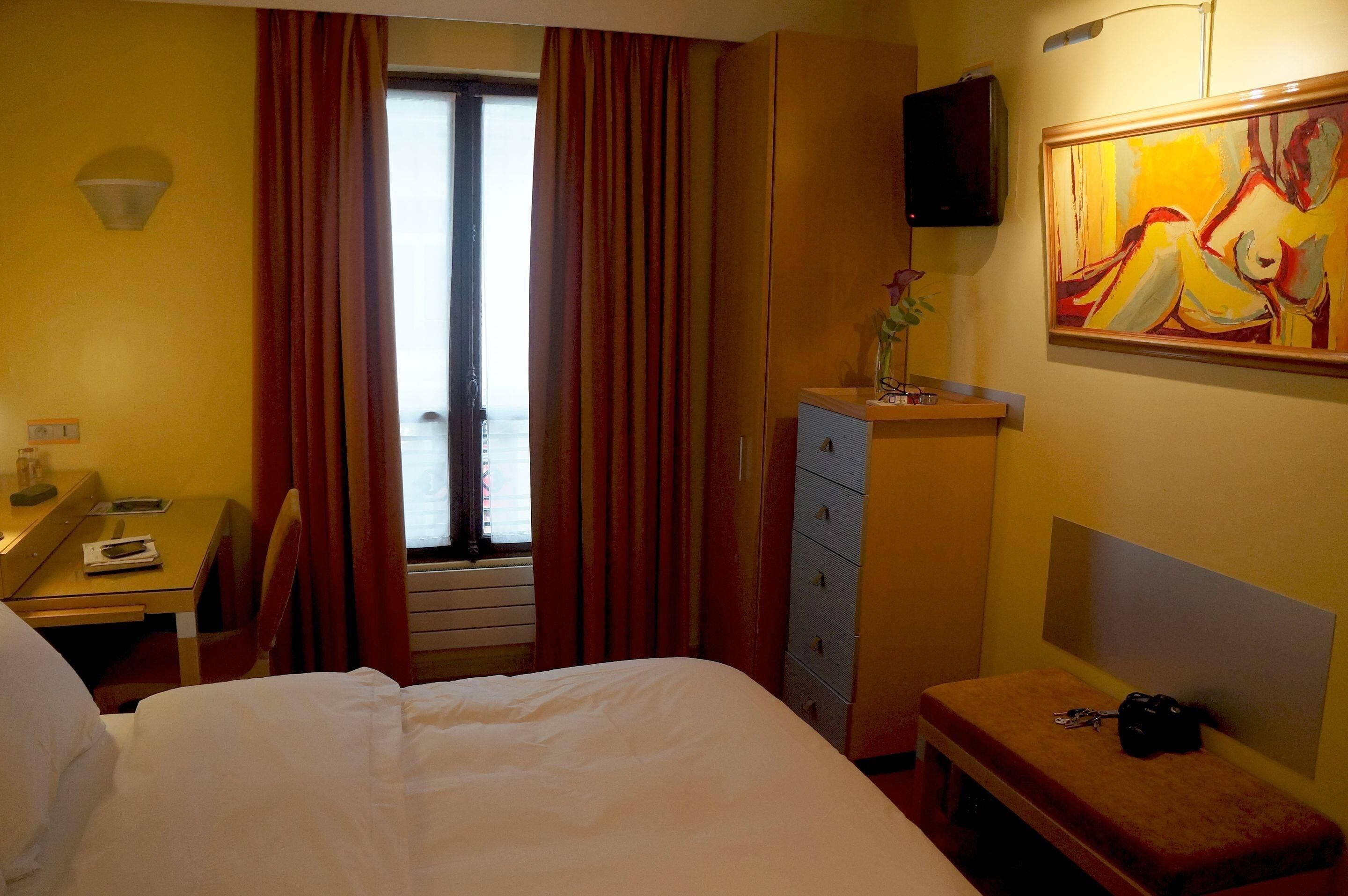 select comfort beds, minibar, individually decorated, desk