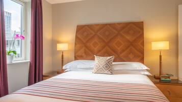 1 slaapkamer, een kluis op de kamer, een laptopwerkplek