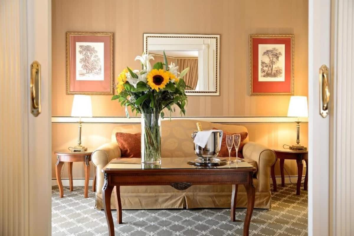Suite Junior, balcon | Literie de qualité, minibar, coffre-fort, bureau
