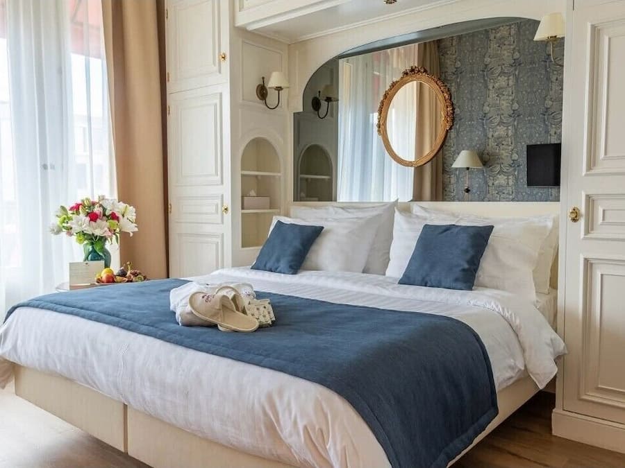 Premium bedding, minibar, in-room safe, desk