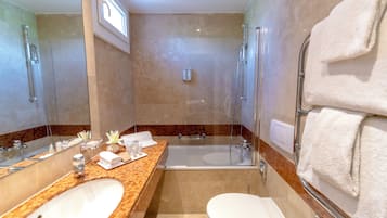 Bathtub, free toiletries, hair dryer, towels