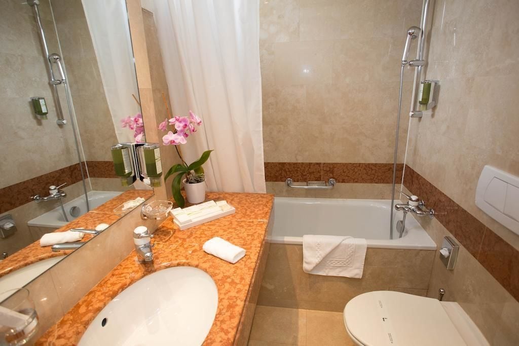 junior suite | bathroom | bathtub, free toiletries, hair dryer, towels