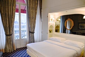 Classic Room, Balcony | Premium bedding, minibar, in-room safe, desk