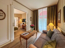 Junior Suite, Balcony | Living area | 32-cm LCD TV with satellite channels, TV