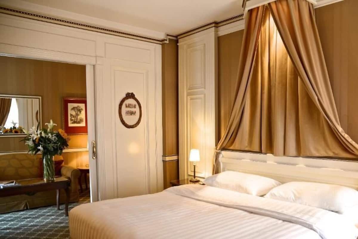 Premium bedding, minibar, in-room safe, desk