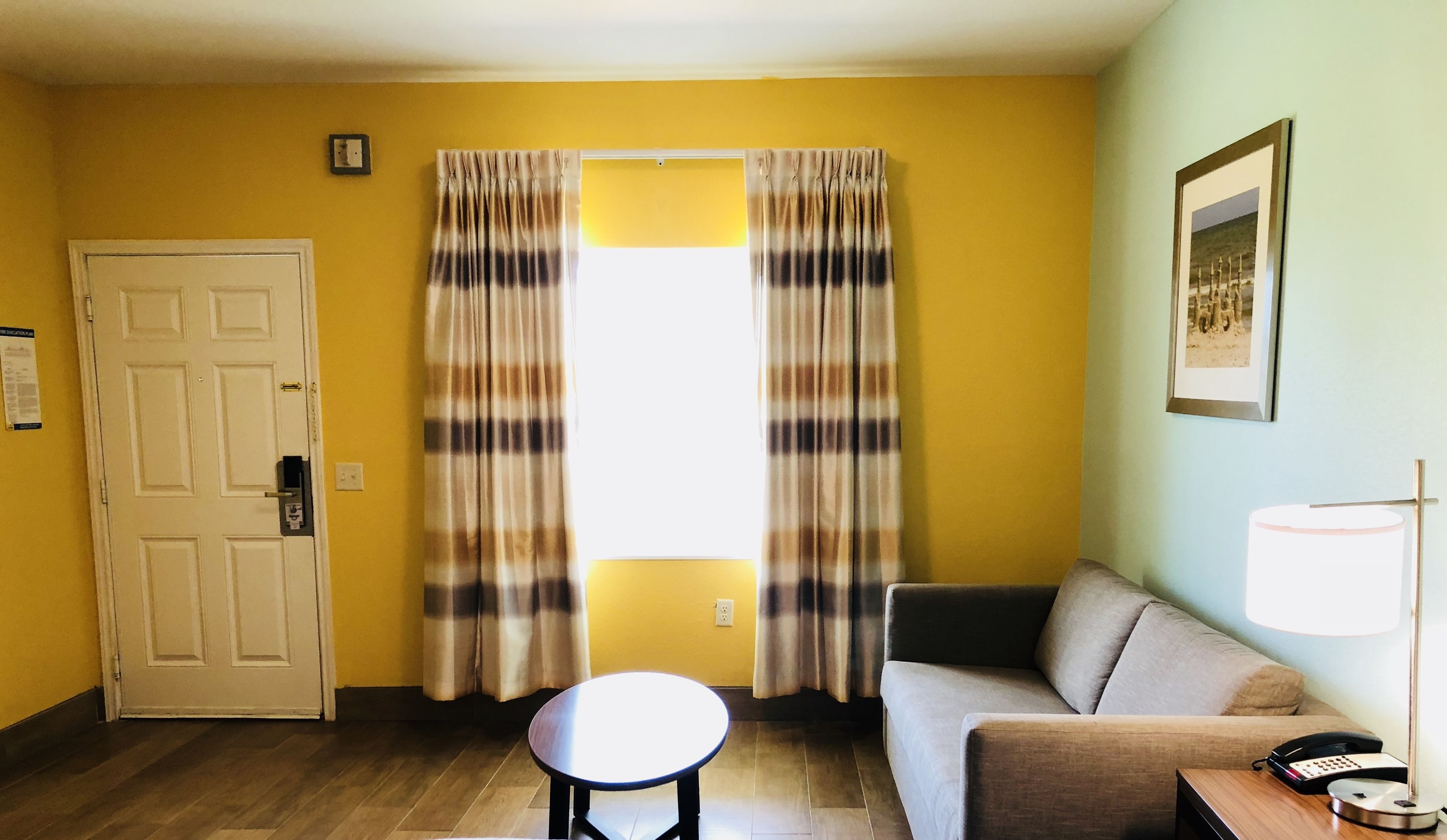 standard room, 1 king bed | living area | 43-inch led tv with cable channels, tv