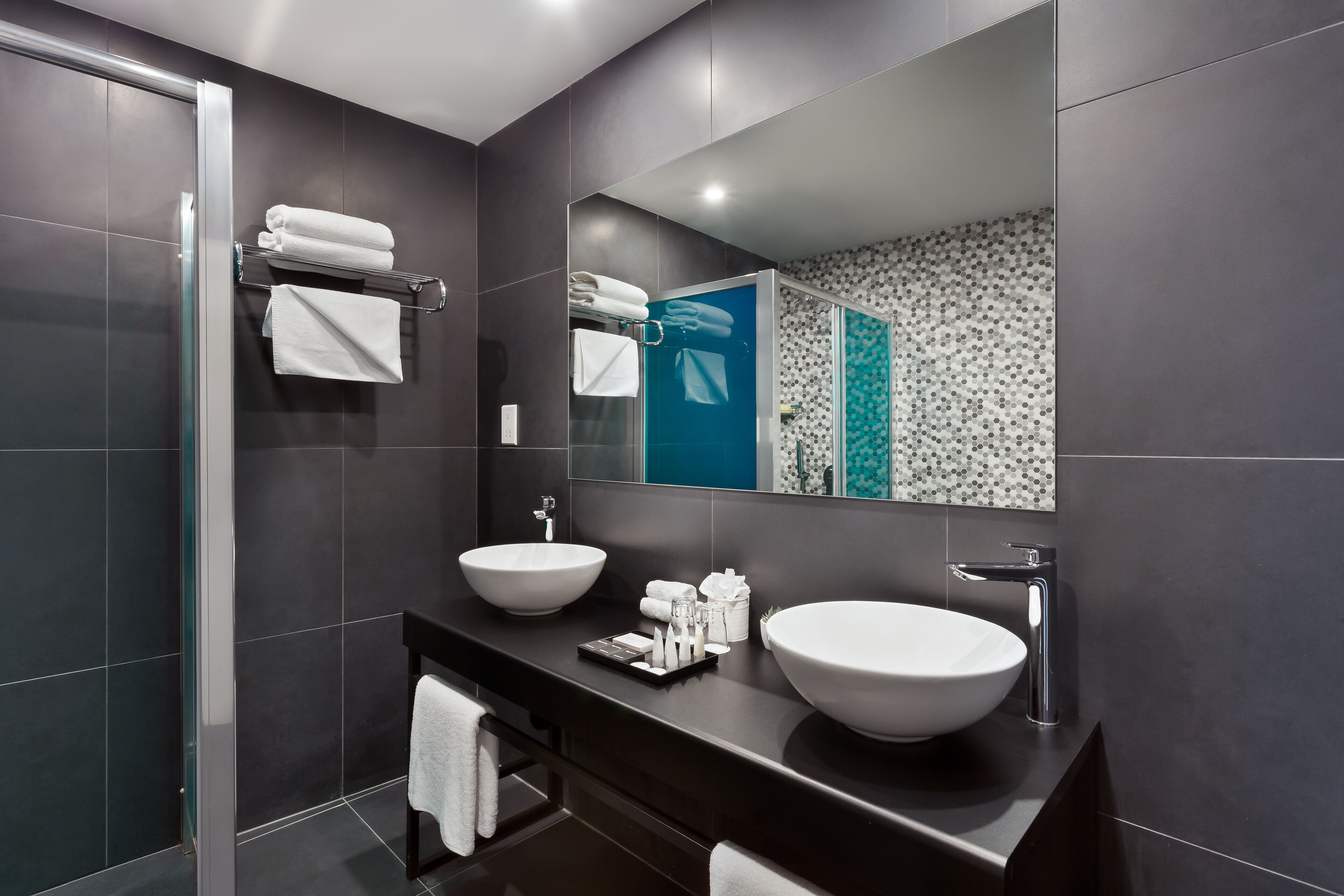 superior suite | bathroom | shower, free toiletries, hair dryer, towels