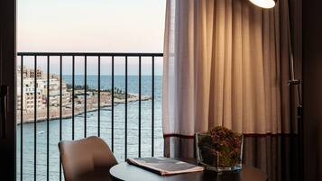 Doppia Superior con due letti singoli, balcone, vista mare | Vista dalla camera