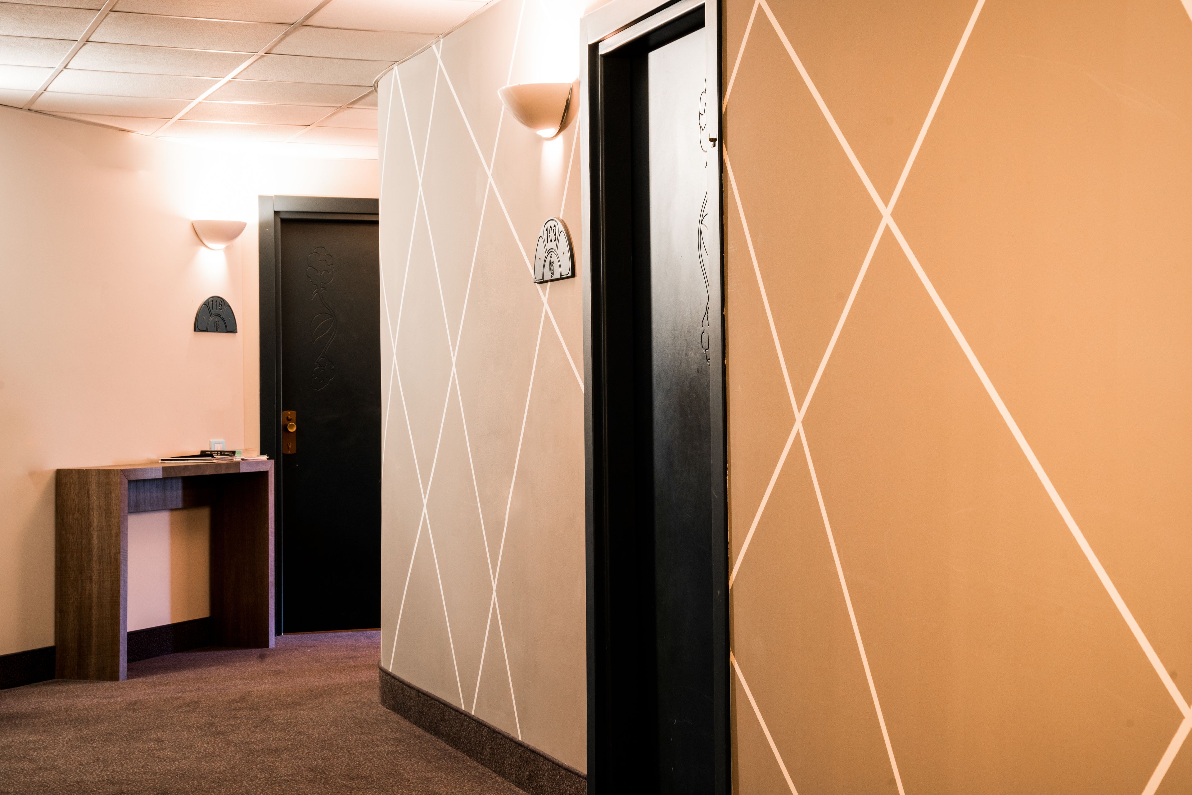 premium bedding, down duvets, in-room safe, desk