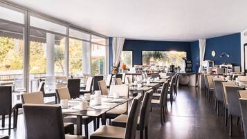 Petit déjeuner continental compris