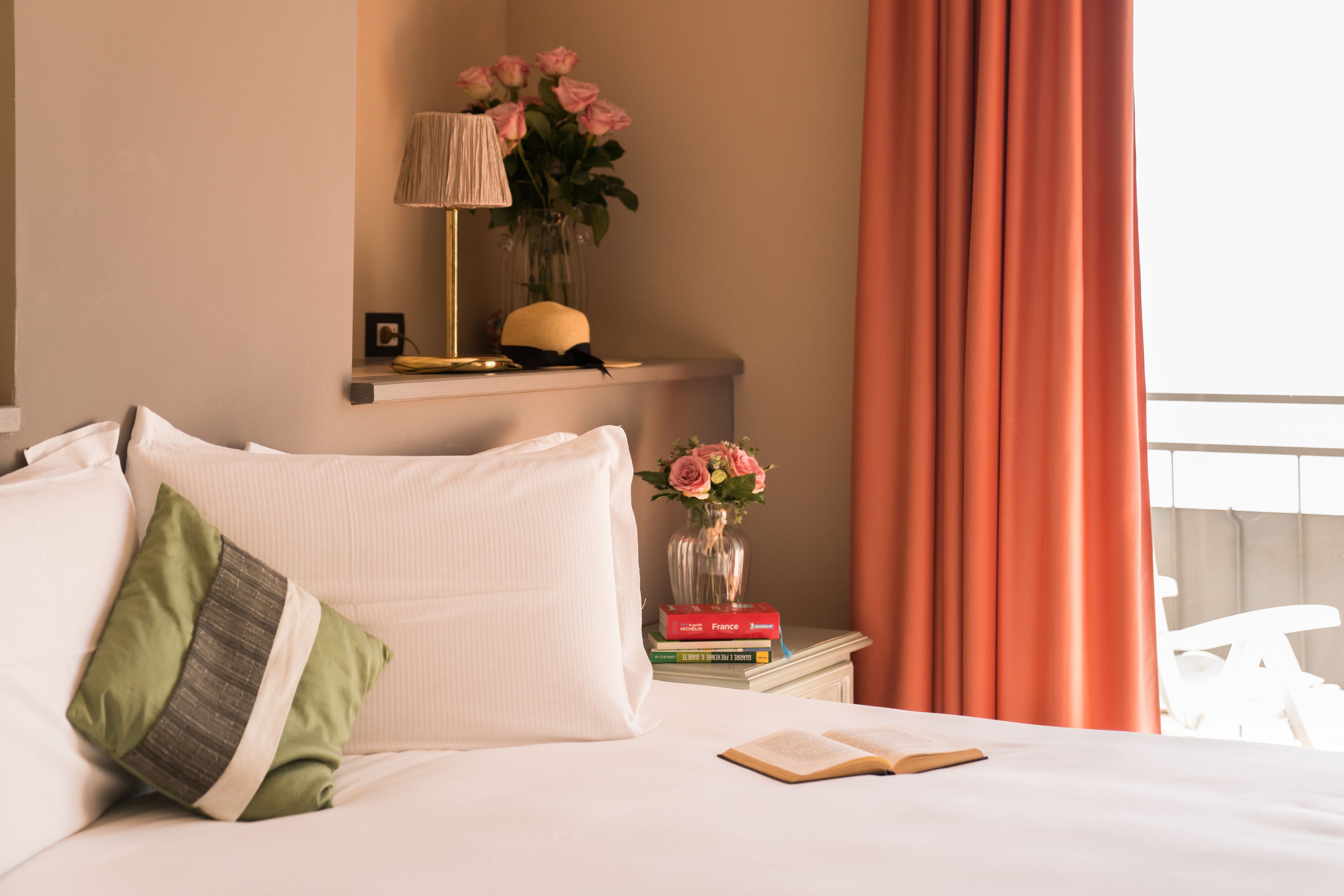 premium bedding, down duvets, in-room safe, desk