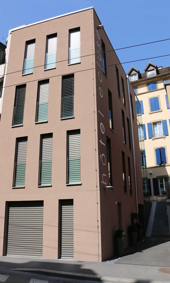 Front of property - Hotel de l'Ecluse (Neuchatel)