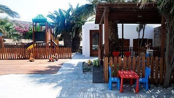 Zona de juegos infantil al aire libre