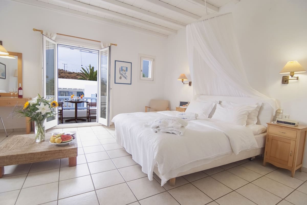 Habitación superior con 1 cama matrimonial o 2 individuales | Minibar, wifi gratis y ropa de cama