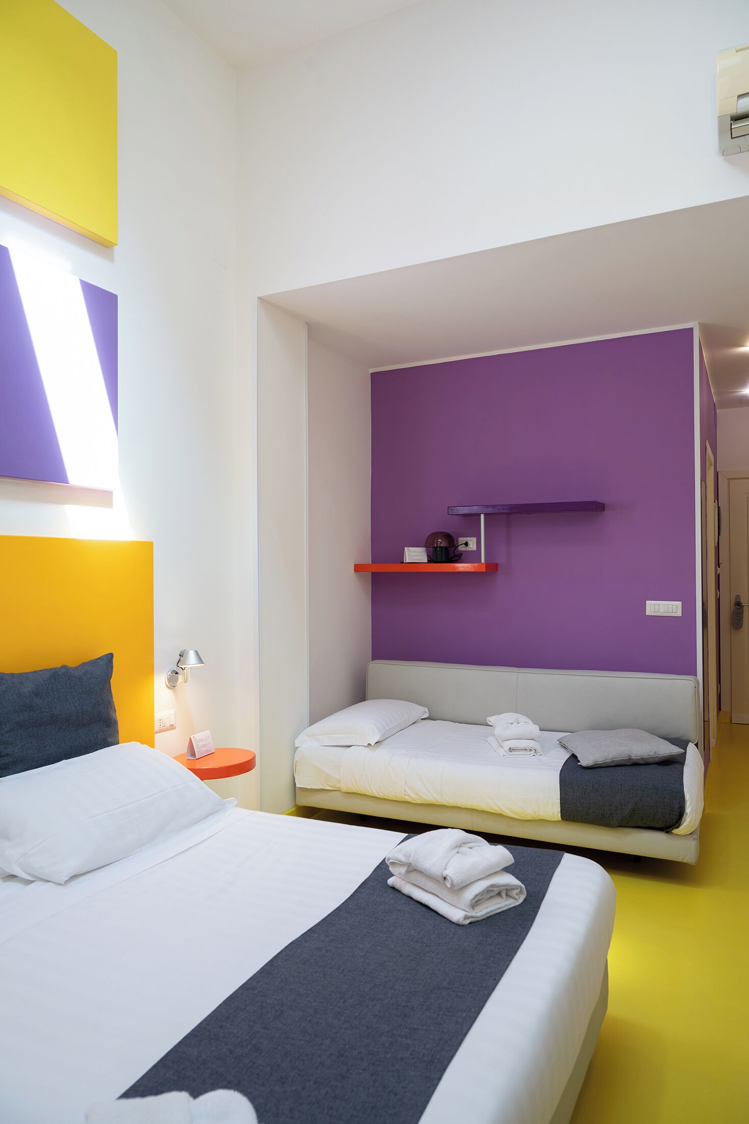 Standard-Dreibettzimmer | Minibar, Zimmersafe, Schreibtisch, Verdunkelungsvorhänge