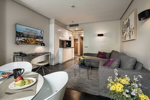 Living area - Apartosuites Jardines de Sabatini (Madrid)
