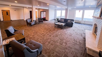 Área de estar no saguão