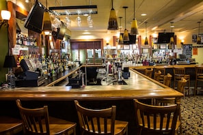 Bar (on property) - Quality Inn & Suites Erie near Casino (Erie)