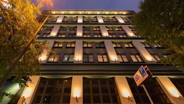 Fassade der Unterkunft – Abend/Nacht
