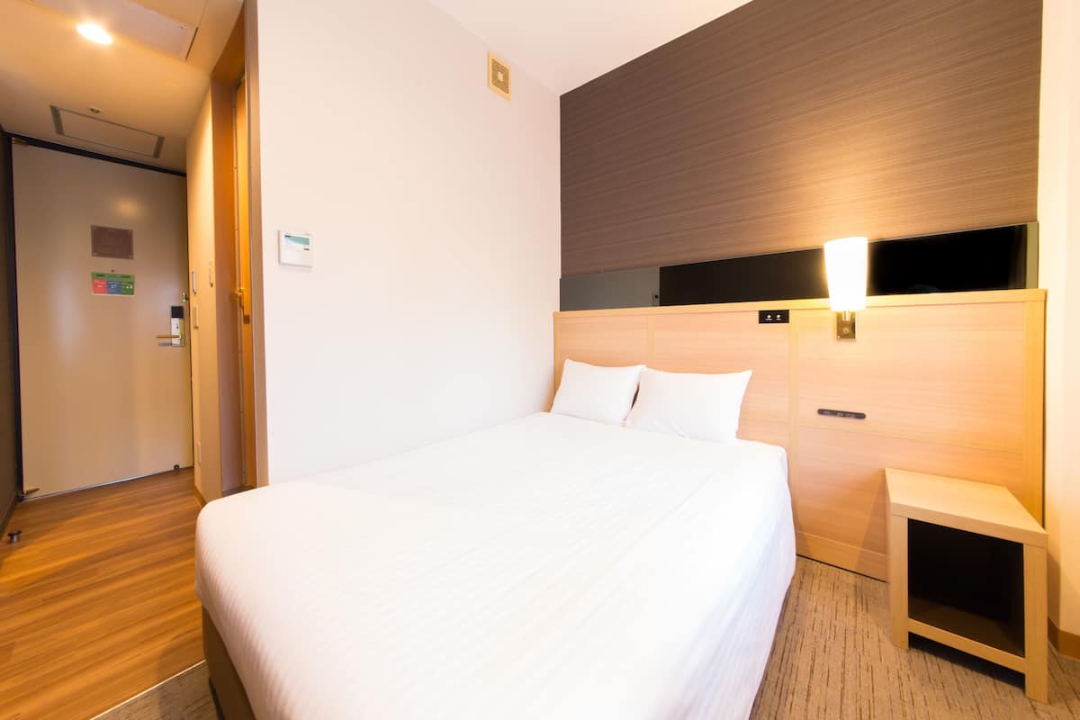 Double Room, 1 Bedroom, Non Smoking | Down comforters, in-room safe, desk, blackout drapes