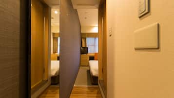 Down duvets, in-room safe, desk, blackout curtains