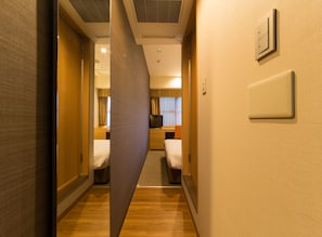 Double Room, 1 Bedroom, Non Smoking | Down duvets, in-room safe, desk, blackout curtains - Hotel Il Monte (Osaka)