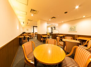 Tägliches Frühstücksbuffet gegen Gebühr