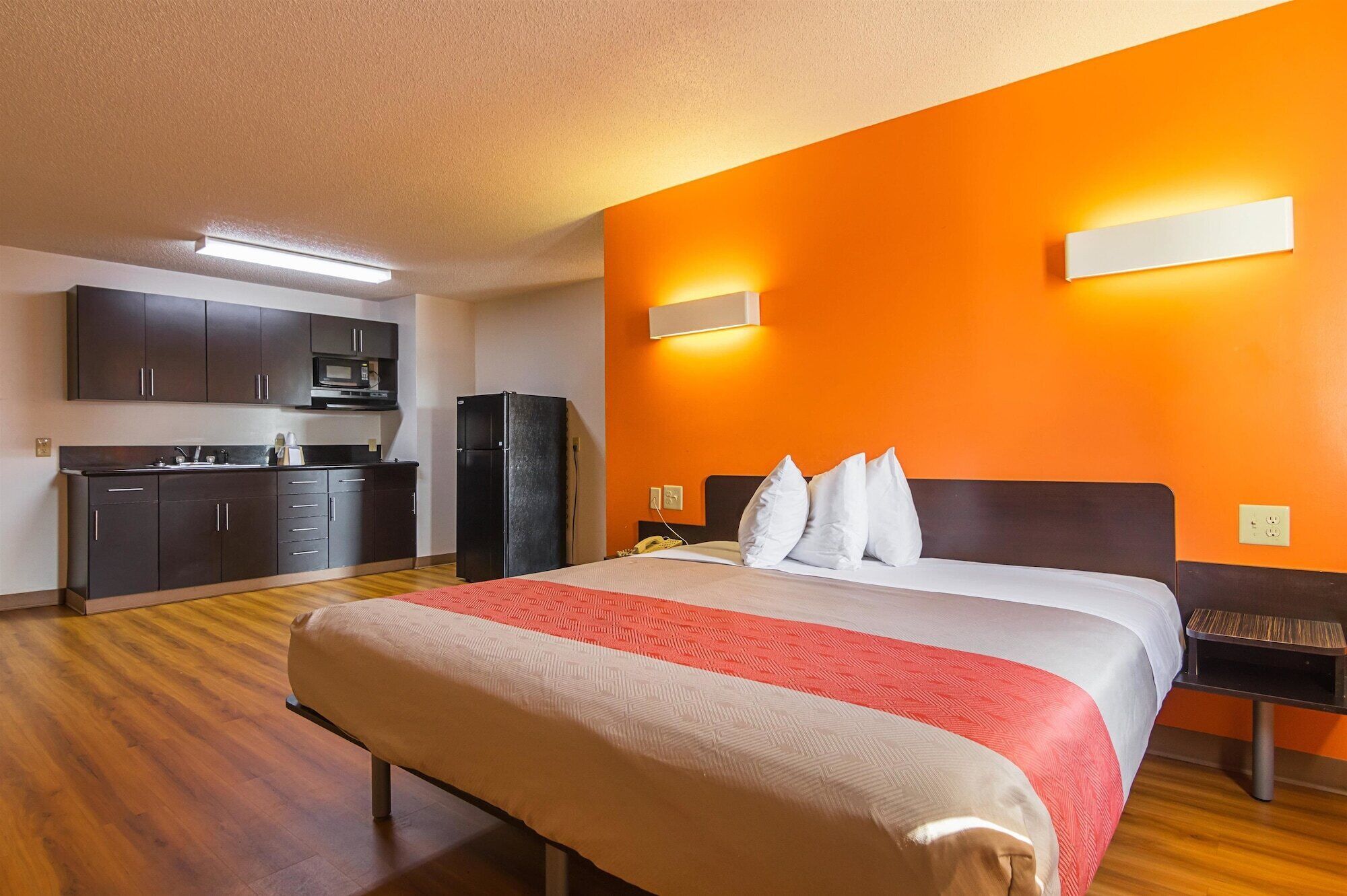 Free WiFi, bed sheets