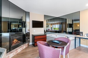 Deluxe King Room - King Bed and Sofa Bed with Double Spa Bath and Fireplace | Jetted tub